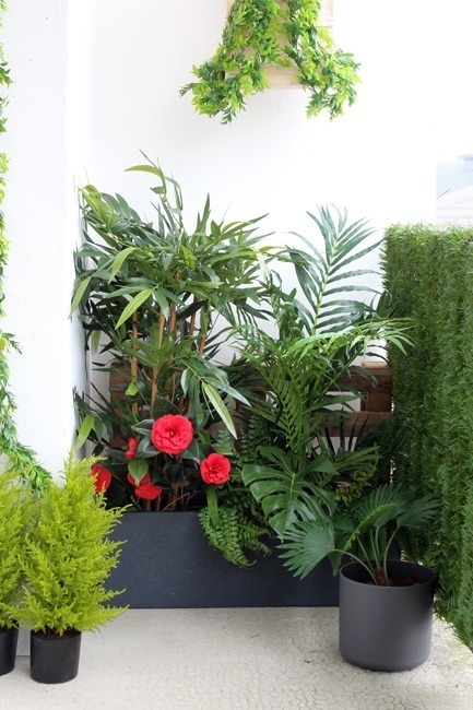 Balcon plantes artificielles exotiques